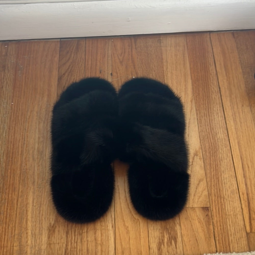 Black fur slippers size 39